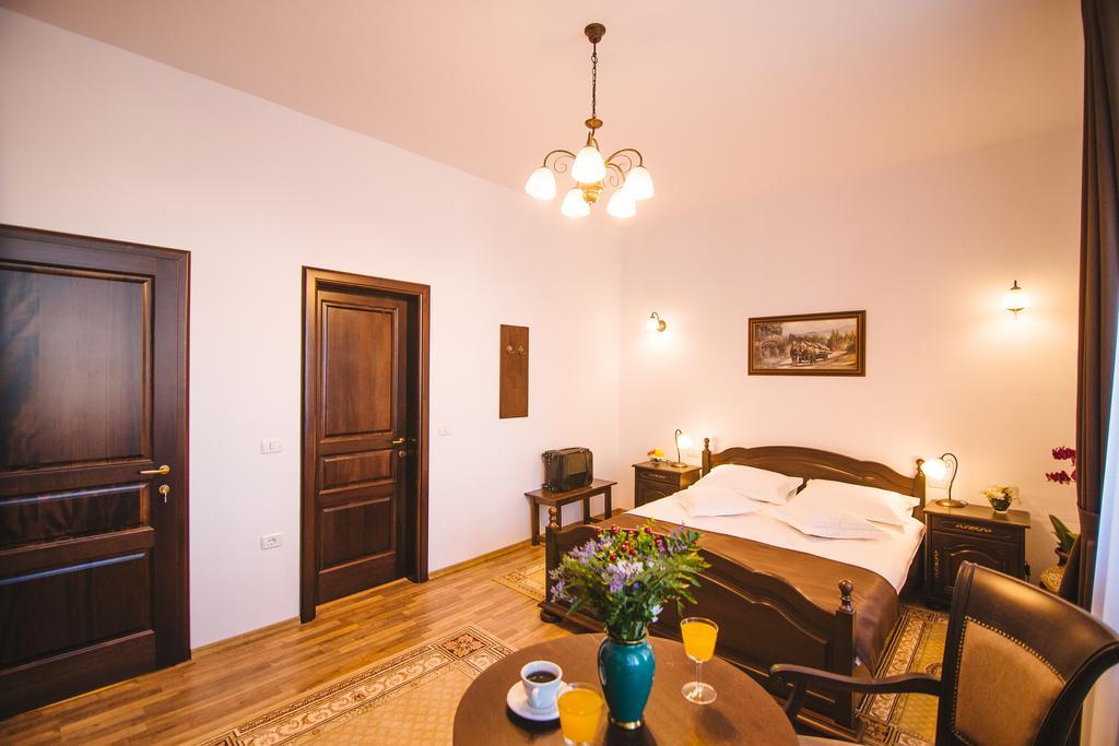 Hotel Karlhof Sebeş Habitación foto