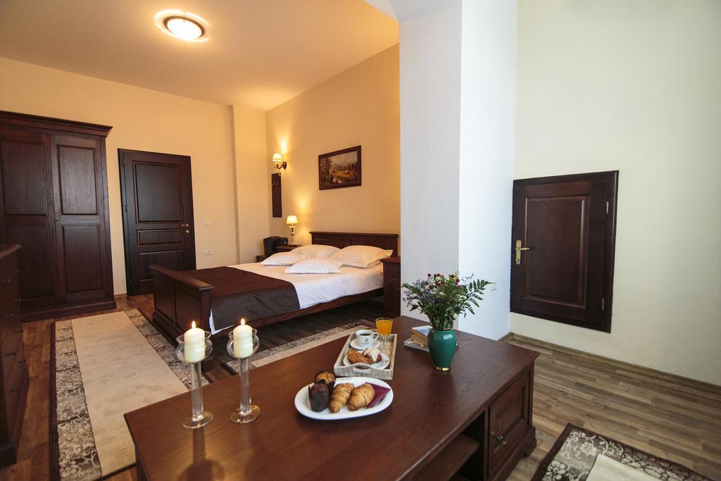 Hotel Karlhof Sebeş Habitación foto
