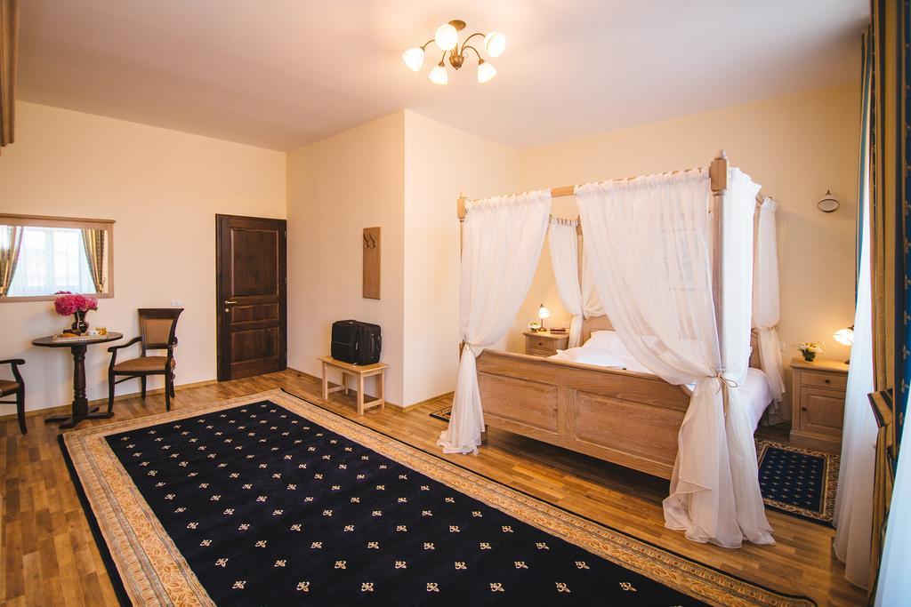Hotel Karlhof Sebeş Habitación foto