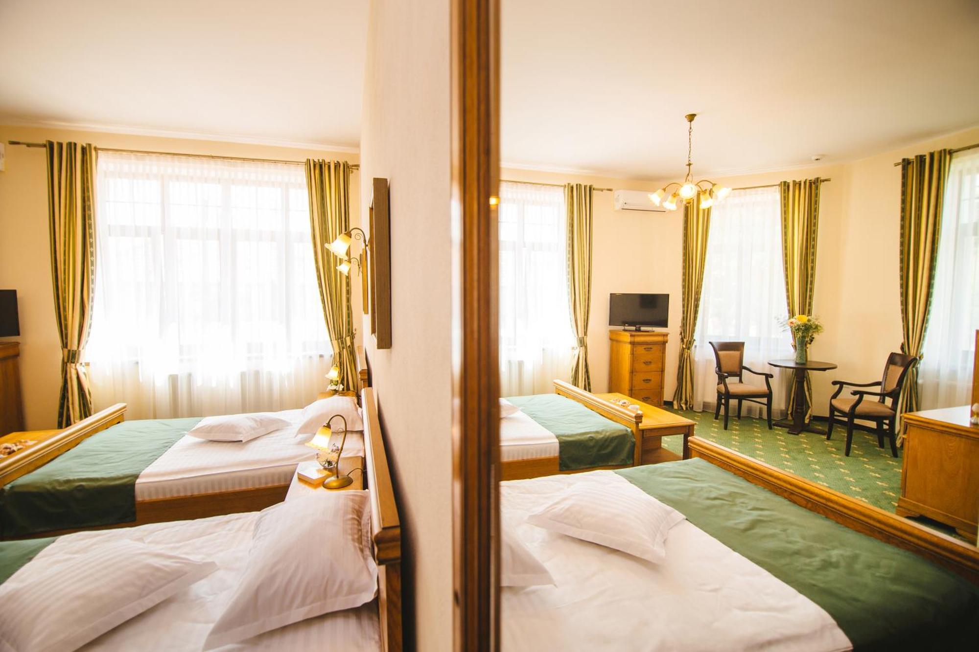 Hotel Karlhof Sebeş Habitación foto